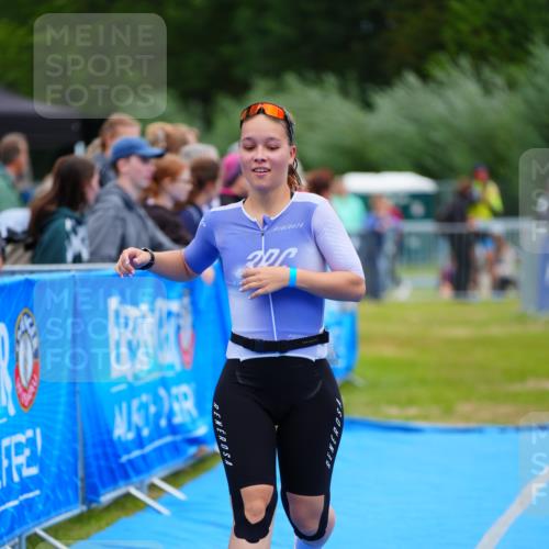 30.08.2026 - Elbe Triathlon Hamburg LAZAROV Photography http://msf.ph/oto/10065401 30.08.2026 12:12:40 Ziel 803 meine-sportfotos.de