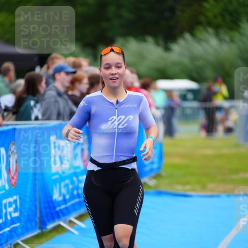 30.08.2026 - Elbe Triathlon Hamburg LAZAROV Photography http://msf.ph/oto/10065403 30.08.2026 12:12:40 Ziel 803 meine-sportfotos.de