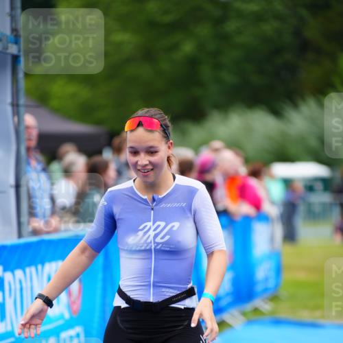 30.08.2026 - Elbe Triathlon Hamburg LAZAROV Photography http://msf.ph/oto/10065407 30.08.2026 12:12:41 Ziel 803 meine-sportfotos.de
