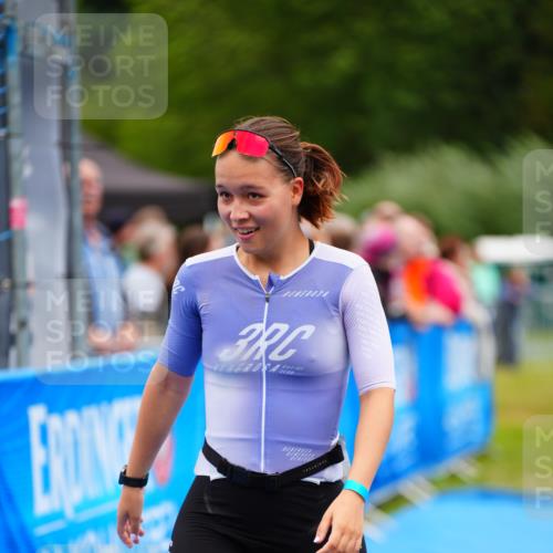 30.08.2026 - Elbe Triathlon Hamburg LAZAROV Photography http://msf.ph/oto/10065408 30.08.2026 12:12:41 Ziel 803 meine-sportfotos.de