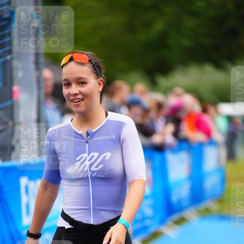 30.08.2026 - Elbe Triathlon Hamburg LAZAROV Photography http://msf.ph/oto/10065409 30.08.2026 12:12:42 Ziel 803 meine-sportfotos.de