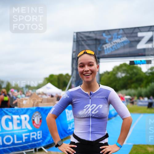 30.08.2026 - Elbe Triathlon Hamburg LAZAROV Photography http://msf.ph/oto/10065413 30.08.2026 12:12:47 Ziel  meine-sportfotos.de