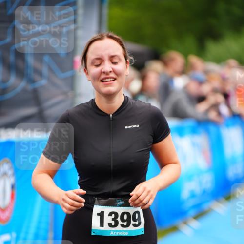 30.08.2026 - Elbe Triathlon Hamburg LAZAROV Photography http://msf.ph/oto/10065431 30.08.2026 12:12:58 Ziel 1399 meine-sportfotos.de