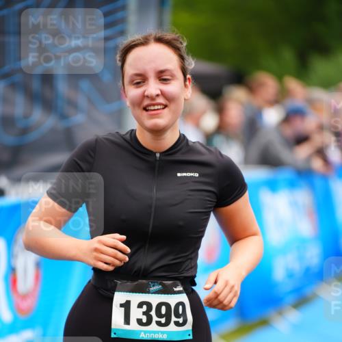 30.08.2026 - Elbe Triathlon Hamburg LAZAROV Photography http://msf.ph/oto/10065433 30.08.2026 12:12:58 Ziel 1399 meine-sportfotos.de