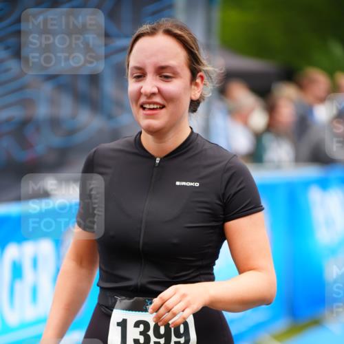 30.08.2026 - Elbe Triathlon Hamburg LAZAROV Photography http://msf.ph/oto/10065434 30.08.2026 12:12:58 Ziel 1399 meine-sportfotos.de
