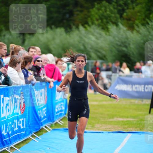 30.08.2026 - Elbe Triathlon Hamburg LAZAROV Photography http://msf.ph/oto/10065445 30.08.2026 12:13:24 Ziel 1587 meine-sportfotos.de