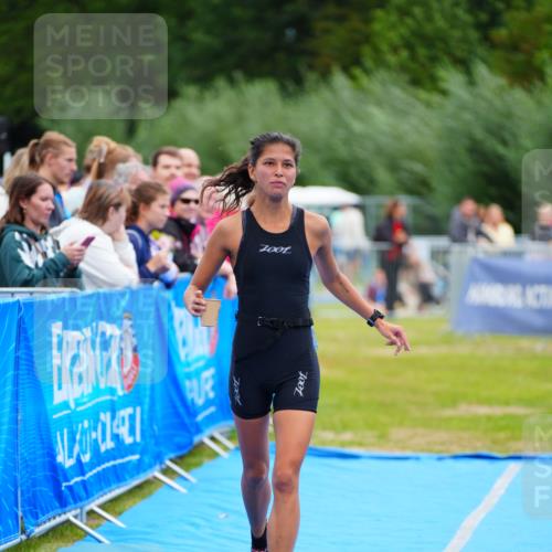 30.08.2026 - Elbe Triathlon Hamburg LAZAROV Photography http://msf.ph/oto/10065449 30.08.2026 12:13:25 Ziel 1587 meine-sportfotos.de