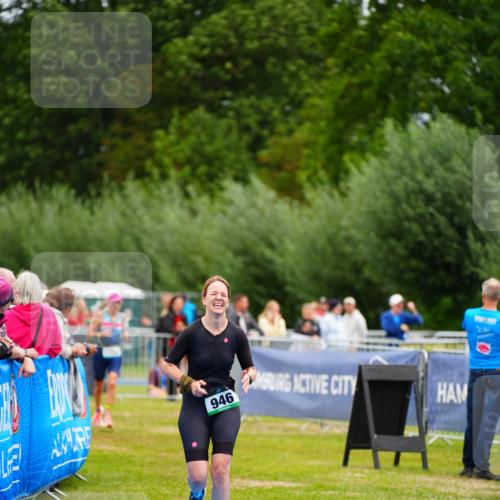 30.08.2026 - Elbe Triathlon Hamburg LAZAROV Photography http://msf.ph/oto/10065484 30.08.2026 12:13:39 Ziel 946, 1712 meine-sportfotos.de