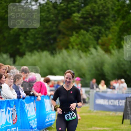 30.08.2026 - Elbe Triathlon Hamburg LAZAROV Photography http://msf.ph/oto/10065488 30.08.2026 12:13:40 Ziel 946, 1712 meine-sportfotos.de
