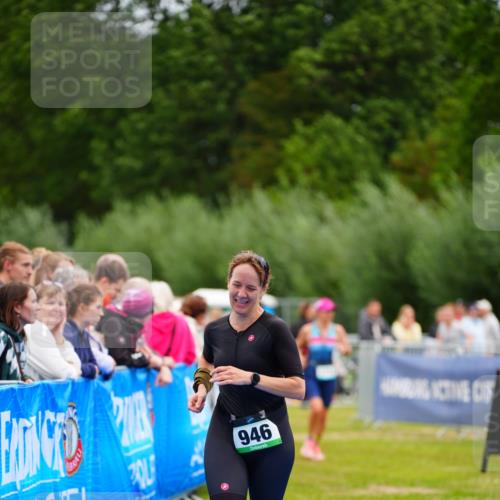 30.08.2026 - Elbe Triathlon Hamburg LAZAROV Photography http://msf.ph/oto/10065489 30.08.2026 12:13:41 Ziel 946, 1712 meine-sportfotos.de