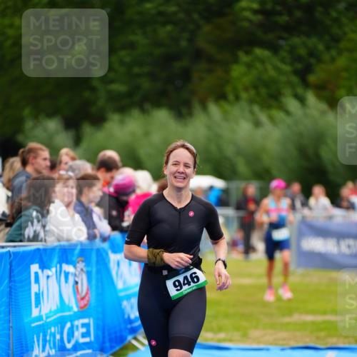 30.08.2026 - Elbe Triathlon Hamburg LAZAROV Photography http://msf.ph/oto/10065491 30.08.2026 12:13:41 Ziel 946, 1712 meine-sportfotos.de