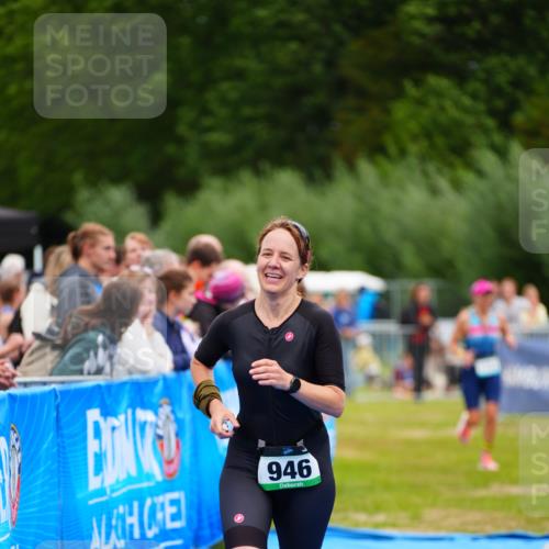 30.08.2026 - Elbe Triathlon Hamburg LAZAROV Photography http://msf.ph/oto/10065492 30.08.2026 12:13:41 Ziel 946, 1712 meine-sportfotos.de