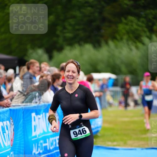 30.08.2026 - Elbe Triathlon Hamburg LAZAROV Photography http://msf.ph/oto/10065494 30.08.2026 12:13:41 Ziel 946, 1712 meine-sportfotos.de