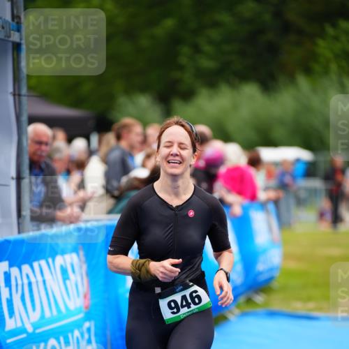 30.08.2026 - Elbe Triathlon Hamburg LAZAROV Photography http://msf.ph/oto/10065496 30.08.2026 12:13:42 Ziel 946, 1712 meine-sportfotos.de