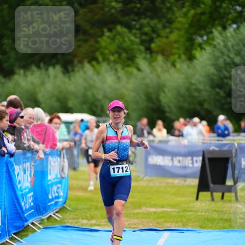 30.08.2026 - Elbe Triathlon Hamburg LAZAROV Photography http://msf.ph/oto/10065498 30.08.2026 12:13:45 Ziel 946, 1409, 1712 meine-sportfotos.de