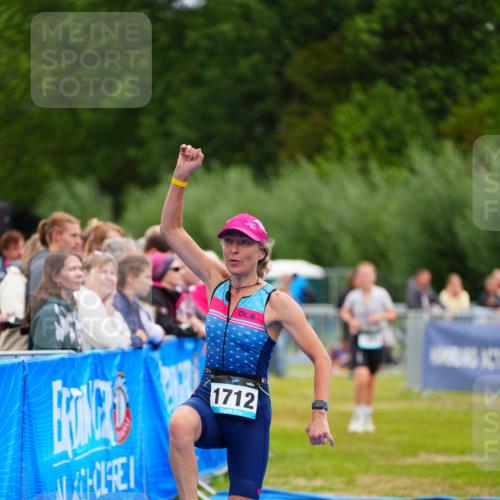 30.08.2026 - Elbe Triathlon Hamburg LAZAROV Photography http://msf.ph/oto/10065504 30.08.2026 12:13:46 Ziel 1409, 1712 meine-sportfotos.de