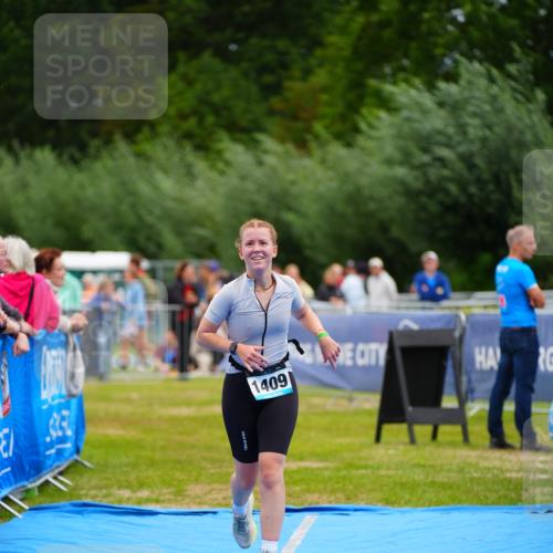 30.08.2026 - Elbe Triathlon Hamburg LAZAROV Photography http://msf.ph/oto/10065511 30.08.2026 12:13:52 Ziel 1409 meine-sportfotos.de