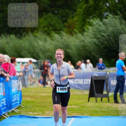 30.08.2026 - Elbe Triathlon Hamburg LAZAROV Photography http://msf.ph/oto/10065512 30.08.2026 12:13:52 Ziel 1409 meine-sportfotos.de