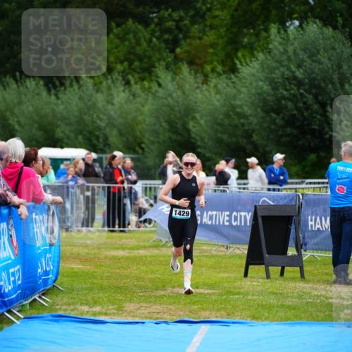 30.08.2026 - Elbe Triathlon Hamburg LAZAROV Photography http://msf.ph/oto/10065524 30.08.2026 12:14:18 Ziel 1429 meine-sportfotos.de