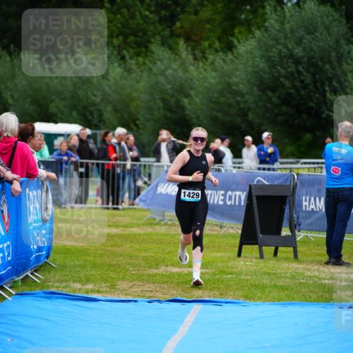 30.08.2026 - Elbe Triathlon Hamburg LAZAROV Photography http://msf.ph/oto/10065525 30.08.2026 12:14:19 Ziel 1429 meine-sportfotos.de