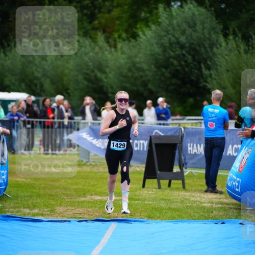 30.08.2026 - Elbe Triathlon Hamburg LAZAROV Photography http://msf.ph/oto/10065526 30.08.2026 12:14:19 Ziel 1429 meine-sportfotos.de