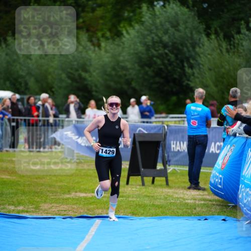 30.08.2026 - Elbe Triathlon Hamburg LAZAROV Photography http://msf.ph/oto/10065528 30.08.2026 12:14:20 Ziel 1429 meine-sportfotos.de