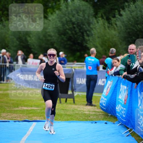 30.08.2026 - Elbe Triathlon Hamburg LAZAROV Photography http://msf.ph/oto/10065534 30.08.2026 12:14:20 Ziel 1429 meine-sportfotos.de