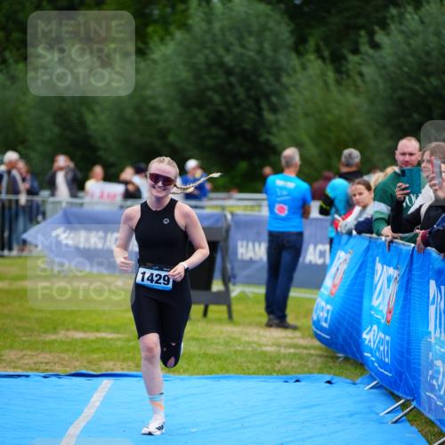 30.08.2026 - Elbe Triathlon Hamburg LAZAROV Photography http://msf.ph/oto/10065535 30.08.2026 12:14:21 Ziel 1429 meine-sportfotos.de