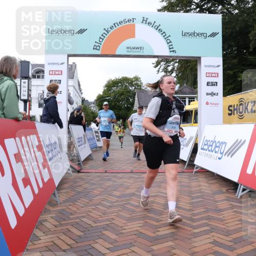 30.08.2026 - Blankeneser Heldenlauf Lena Gebhardt http://msf.ph/oto/10065536 30.08.2026 12:52:28 Ziel 4087, 4101, 4181, 4326, 4327 meine-sportfotos.de