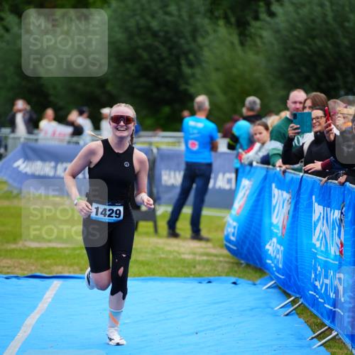 30.08.2026 - Elbe Triathlon Hamburg LAZAROV Photography http://msf.ph/oto/10065538 30.08.2026 12:14:21 Ziel 1429 meine-sportfotos.de