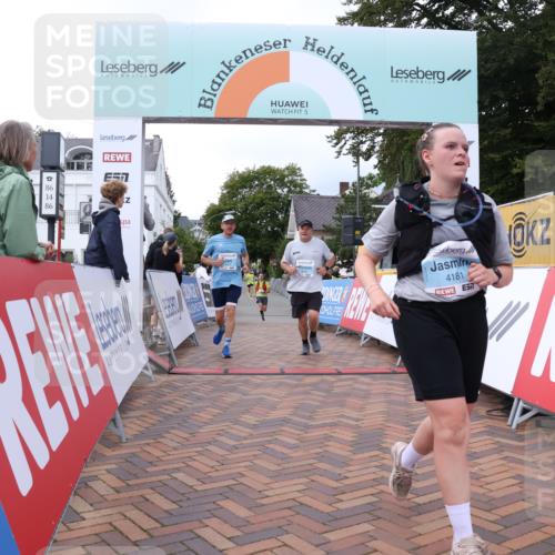 30.08.2026 - Blankeneser Heldenlauf Lena Gebhardt http://msf.ph/oto/10065540 30.08.2026 12:52:29 Ziel 4101, 4181, 4326, 4327, 4409 meine-sportfotos.de