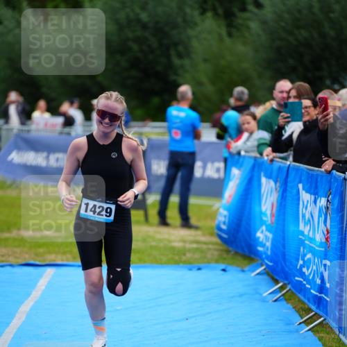 30.08.2026 - Elbe Triathlon Hamburg LAZAROV Photography http://msf.ph/oto/10065541 30.08.2026 12:14:21 Ziel 1429 meine-sportfotos.de