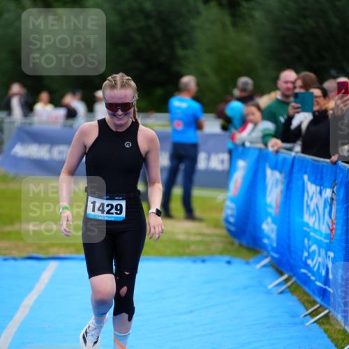 30.08.2026 - Elbe Triathlon Hamburg LAZAROV Photography http://msf.ph/oto/10065544 30.08.2026 12:14:22 Ziel 1429 meine-sportfotos.de