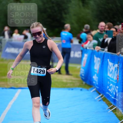 30.08.2026 - Elbe Triathlon Hamburg LAZAROV Photography http://msf.ph/oto/10065545 30.08.2026 12:14:22 Ziel 1429 meine-sportfotos.de