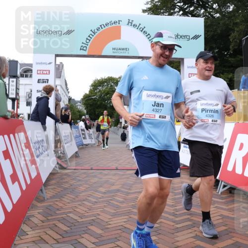 30.08.2026 - Blankeneser Heldenlauf Lena Gebhardt http://msf.ph/oto/10065550 30.08.2026 12:52:31 Ziel 4101, 4181, 4326, 4327, 4409 meine-sportfotos.de