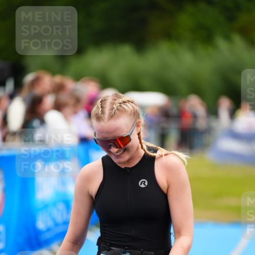 30.08.2026 - Elbe Triathlon Hamburg LAZAROV Photography http://msf.ph/oto/10065556 30.08.2026 12:14:24 Ziel 1429 meine-sportfotos.de