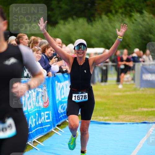 30.08.2026 - Elbe Triathlon Hamburg LAZAROV Photography http://msf.ph/oto/10065582 30.08.2026 12:14:38 Ziel 1469, 1485, 1502, 1678 meine-sportfotos.de