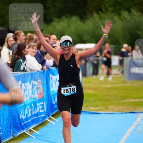 30.08.2026 - Elbe Triathlon Hamburg LAZAROV Photography http://msf.ph/oto/10065583 30.08.2026 12:14:38 Ziel 1469, 1485, 1502, 1678 meine-sportfotos.de