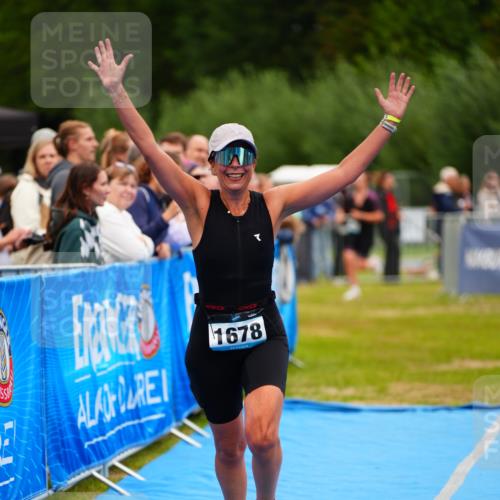 30.08.2026 - Elbe Triathlon Hamburg LAZAROV Photography http://msf.ph/oto/10065584 30.08.2026 12:14:38 Ziel 1469, 1485, 1502, 1678 meine-sportfotos.de