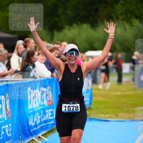 30.08.2026 - Elbe Triathlon Hamburg LAZAROV Photography http://msf.ph/oto/10065586 30.08.2026 12:14:38 Ziel 1469, 1485, 1502, 1678 meine-sportfotos.de