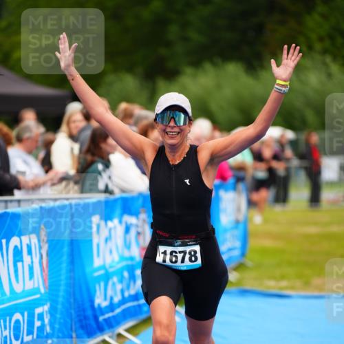 30.08.2026 - Elbe Triathlon Hamburg LAZAROV Photography http://msf.ph/oto/10065587 30.08.2026 12:14:39 Ziel 1469, 1485, 1502, 1678 meine-sportfotos.de
