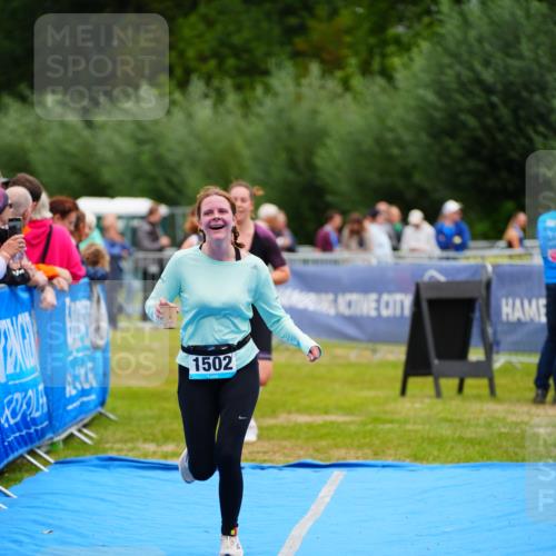 30.08.2026 - Elbe Triathlon Hamburg LAZAROV Photography http://msf.ph/oto/10065601 30.08.2026 12:14:44 Ziel 1485, 1502, 1629 meine-sportfotos.de