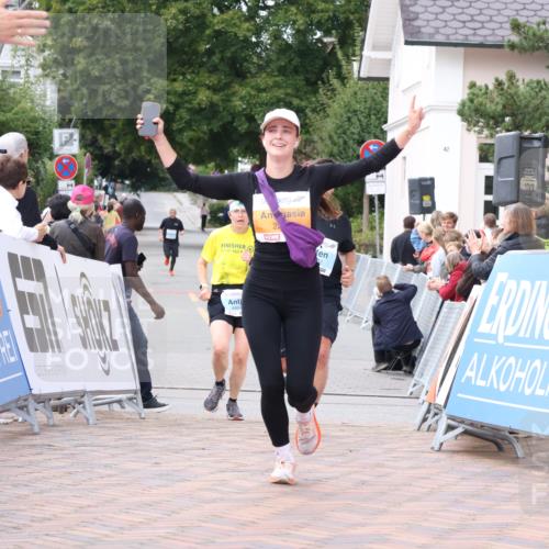 30.08.2026 - Blankeneser Heldenlauf Lena Gebhardt http://msf.ph/oto/10065608 30.08.2026 12:52:51 Ziel 2254, 4392, 4404 meine-sportfotos.de