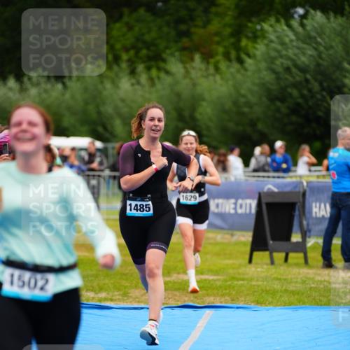 30.08.2026 - Elbe Triathlon Hamburg LAZAROV Photography http://msf.ph/oto/10065609 30.08.2026 12:14:45 Ziel 1485, 1502, 1629 meine-sportfotos.de