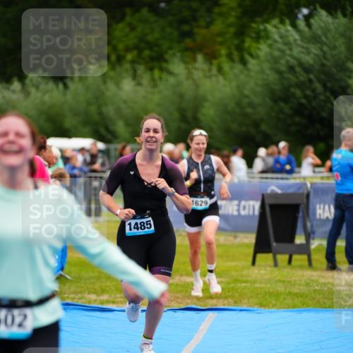 30.08.2026 - Elbe Triathlon Hamburg LAZAROV Photography http://msf.ph/oto/10065610 30.08.2026 12:14:45 Ziel 1485, 1502, 1629 meine-sportfotos.de