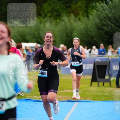 30.08.2026 - Elbe Triathlon Hamburg LAZAROV Photography http://msf.ph/oto/10065613 30.08.2026 12:14:46 Ziel 1485, 1502, 1629 meine-sportfotos.de