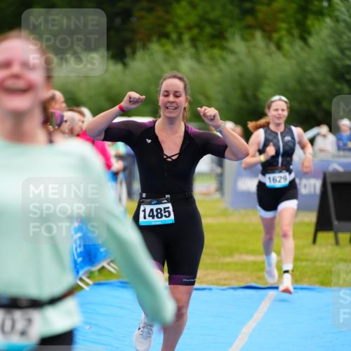 30.08.2026 - Elbe Triathlon Hamburg LAZAROV Photography http://msf.ph/oto/10065615 30.08.2026 12:14:46 Ziel 1485, 1502, 1629 meine-sportfotos.de