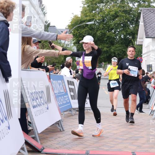 30.08.2026 - Blankeneser Heldenlauf Lena Gebhardt http://msf.ph/oto/10065616 30.08.2026 12:52:52 Ziel 2254, 4392, 4404 meine-sportfotos.de