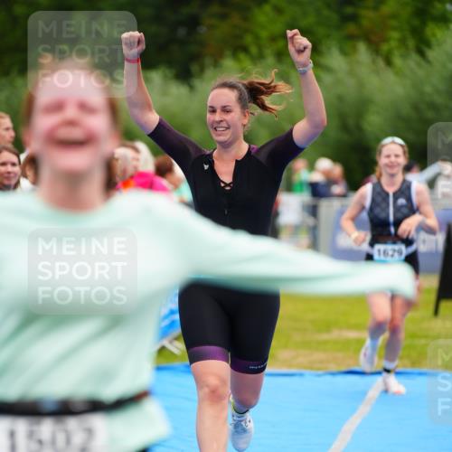 30.08.2026 - Elbe Triathlon Hamburg LAZAROV Photography http://msf.ph/oto/10065617 30.08.2026 12:14:46 Ziel 1485, 1502, 1629 meine-sportfotos.de