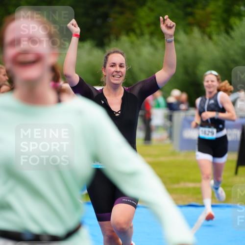 30.08.2026 - Elbe Triathlon Hamburg LAZAROV Photography http://msf.ph/oto/10065618 30.08.2026 12:14:47 Ziel 1485, 1502, 1629 meine-sportfotos.de